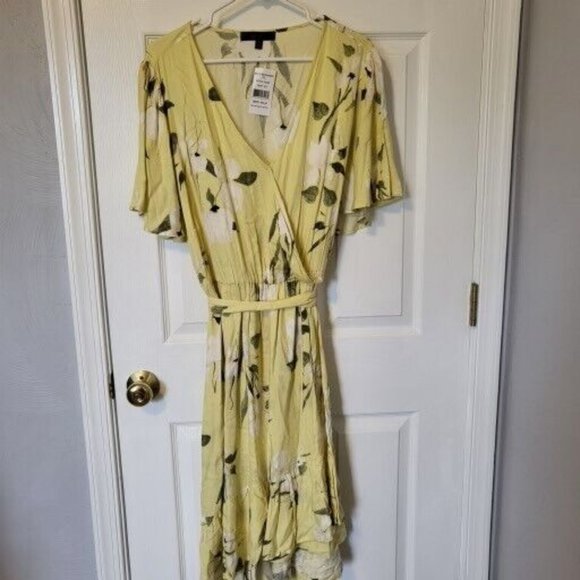Rachel Roy Plus Size V-Neck, Floral, Size 3X, Flutter Sleeves, Pale Yellow, NWT - Picture 7 of 14